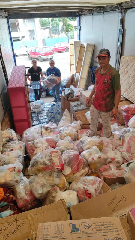EMPRESÁRIOS, FAMÍLIAS E A FAOSC SE UNEM PARA BRECHÓ SOLIDÁRIO EM PROL DOS ATINGIDOS NO RIO GRANDE DO SUL – S.O.S CHUVAS
