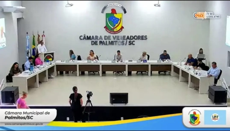 ACADÊMICO DA FAOSC APRESENTA PESQUISA REALIZADA NO TCC PARA IMPLEMENTO JUNTO A CÂMARA DE VEREADORES NO MUNICÍPIO DE PALMITOS/SC