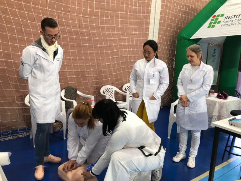 RÁDIO 101.5, SESC E O CURSO DE TÉCNICO EM ENFERMAGEM REALIZAM EVENTO EM PALMITOS/SC