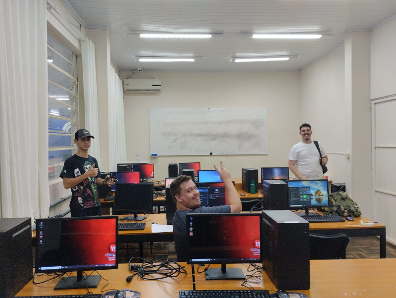 FAOSC REVITALIZA O LABORATÓRIO DE INFORMÁTICA COM PARTICIPAÇÃO TÉCNICA DO CURSO DE SISTEMAS PARA INTERNET