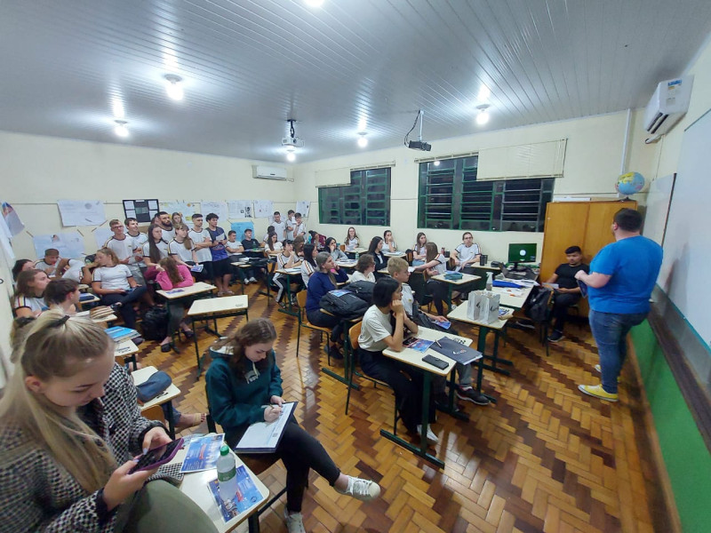 FAOSC NA COMUNIDADE: DIREÇÃO ACADÊMICA, COORDENADORES E DOCENTES VISITAM COLÉGIOS EM PALMITOS E REGIÃO PARA DIVUGAÇÃO DAS BOLSAS DE GRATUIDADE DO ESTADO DE SANTA CATARINA