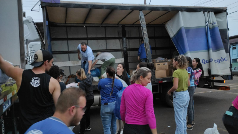 EMPRESÁRIOS, FAMÍLIAS E A FAOSC SE UNEM PARA BRECHÓ SOLIDÁRIO EM PROL DOS ATINGIDOS NO RIO GRANDE DO SUL – S.O.S CHUVAS