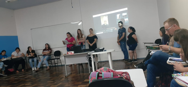 AULA DO CURSO DE PEDAGOGIA E SISTEMAS PARA INTERNET COM A PARTICIPAÇÃO REMOTA DE PROFESSOR DOUTORANDO DA PUC DE PORTO ALEGRE/RS