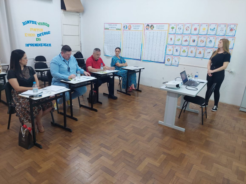 BANCAS EXTAORDINÁRIAS DE TCC FAOSC DOS CURSOS PEDAGOGIA E RECURSOS HUMANOS CONTAM COM A PRESENTAÇA DE PROFESSORES DAS UNIVERSIDADES FEDERAIS E PARTICULARES